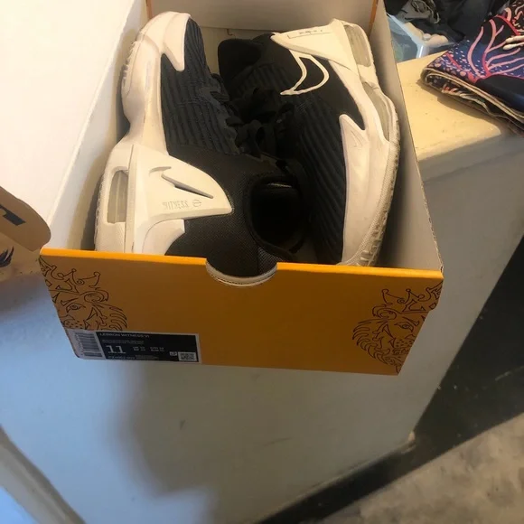 Nike Black and White Athletic Shoes - Picture 2 of 3